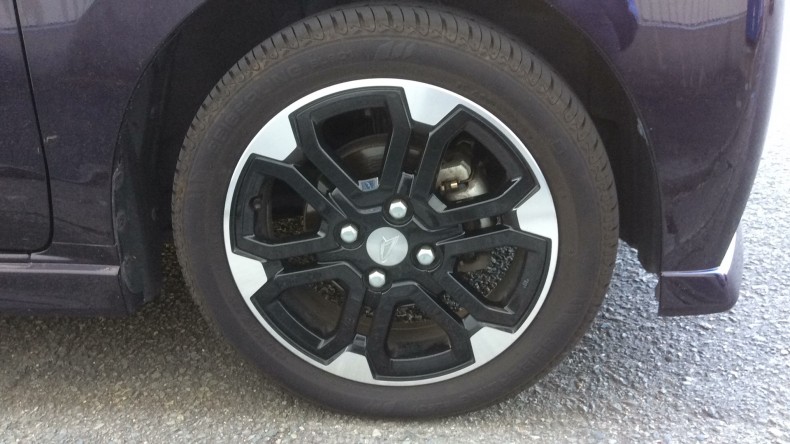 タイヤホイール前