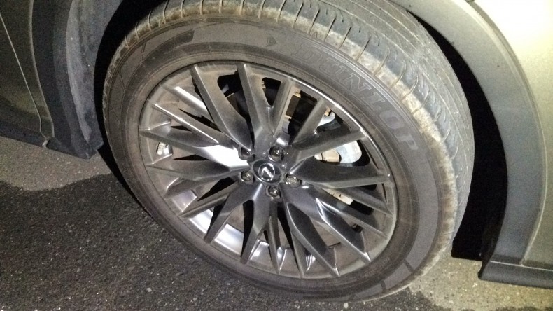 タイヤホイール前