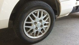 タイヤホイール前