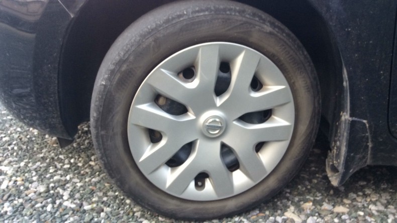 タイヤホイール前