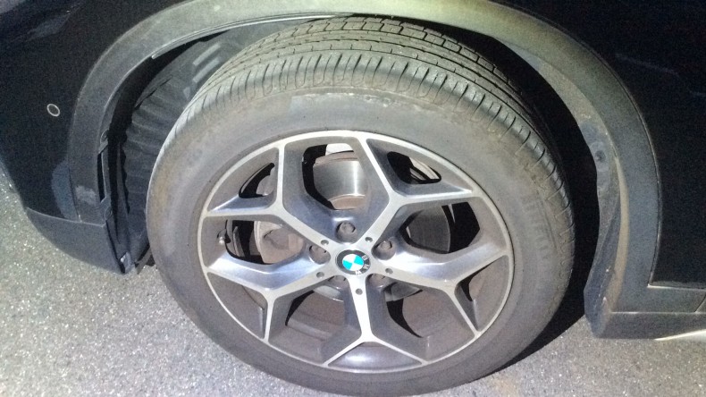 タイヤホイール前