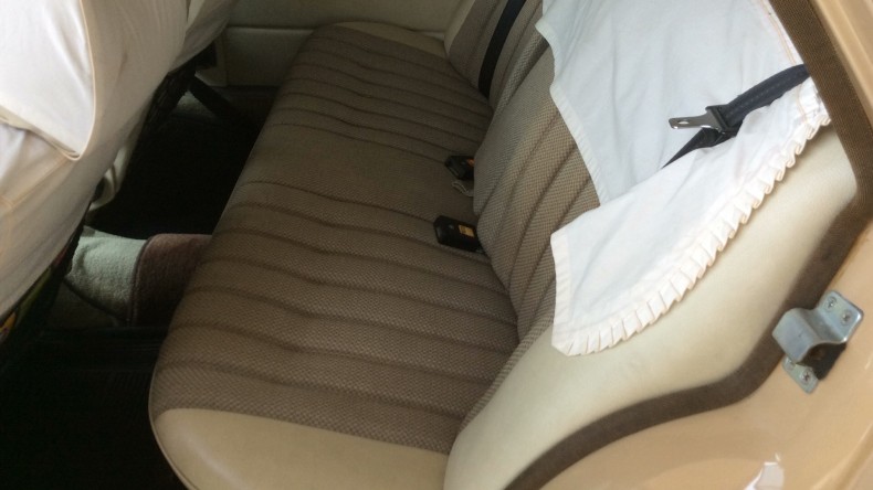内装後方シート
