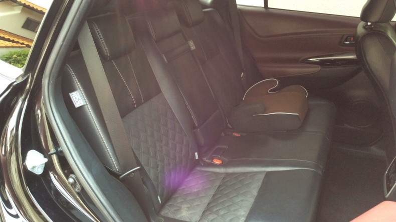 内装後方シート