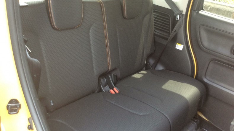 内装後方シート