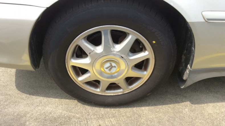 タイヤホイール前