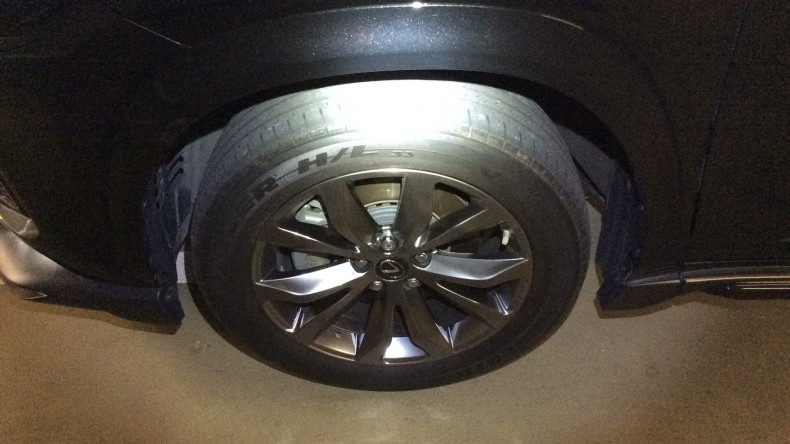 タイヤホイール前