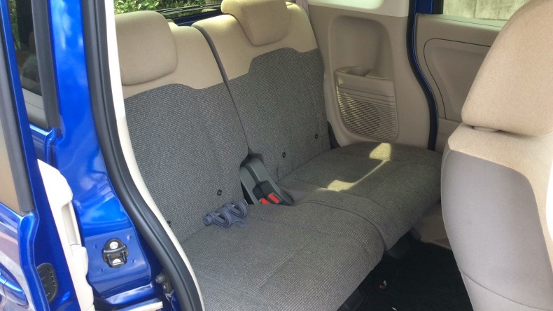 内装後方シート