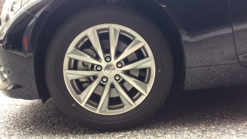 タイヤホイール前