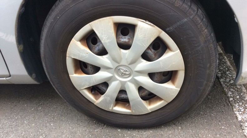 タイヤホイール前