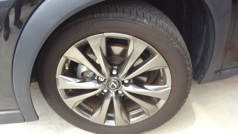 タイヤホイール前