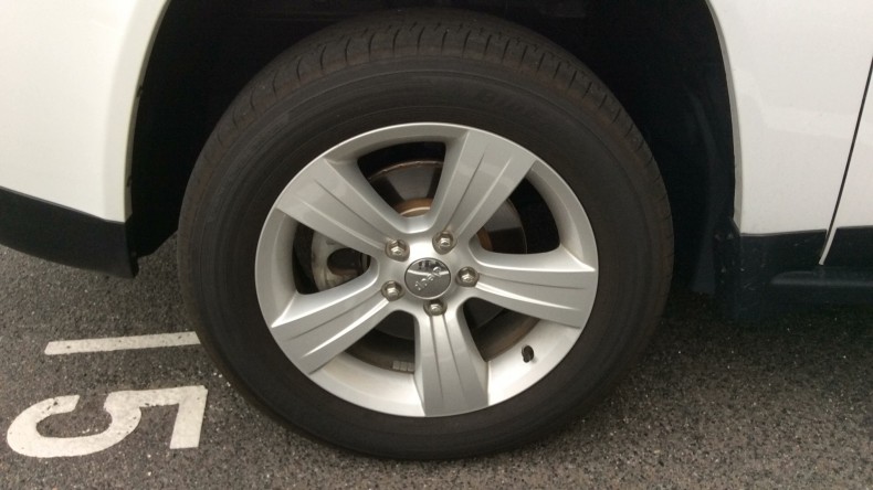 タイヤホイール前