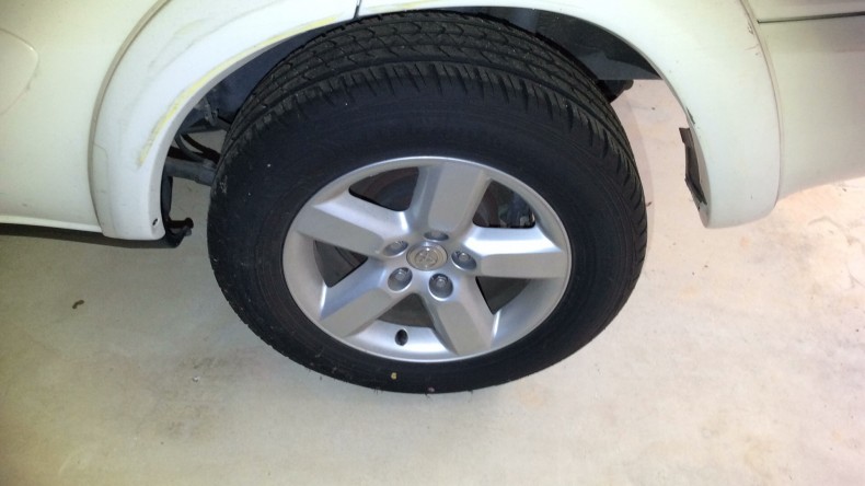 タイヤホイール前