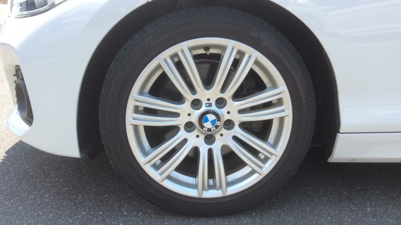 タイヤホイール前