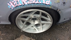 タイヤホイール前