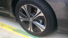 タイヤホイール前