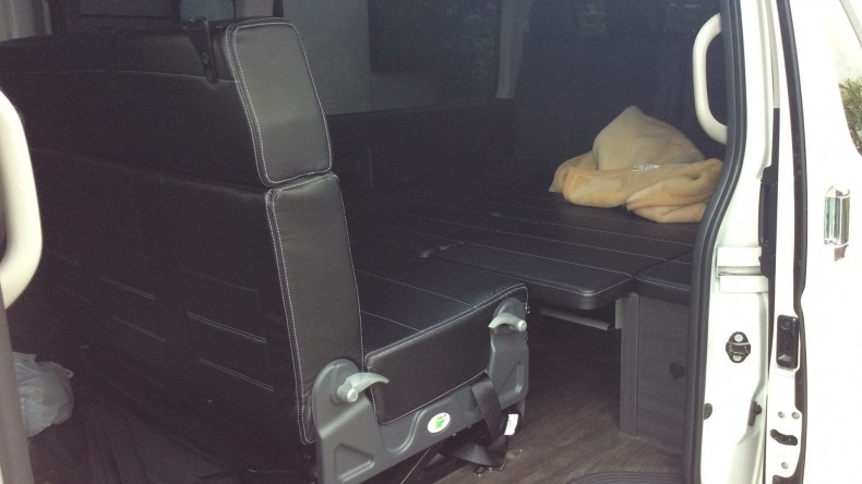 内装後方シート