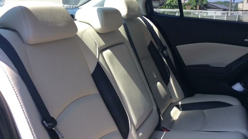 内装後方シート