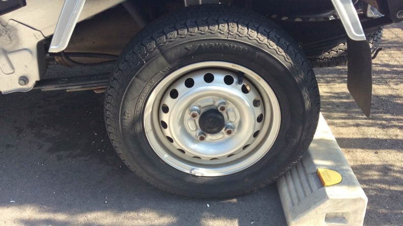 タイヤホイール前