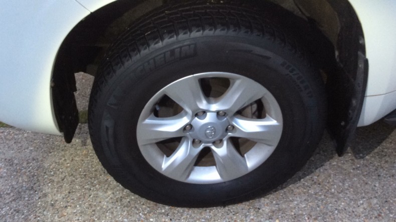 タイヤホイール前