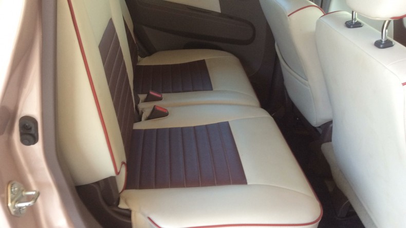 内装後方シート