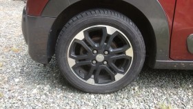 タイヤホイール前