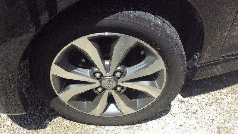 タイヤホイール前