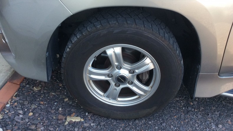 タイヤホイール前