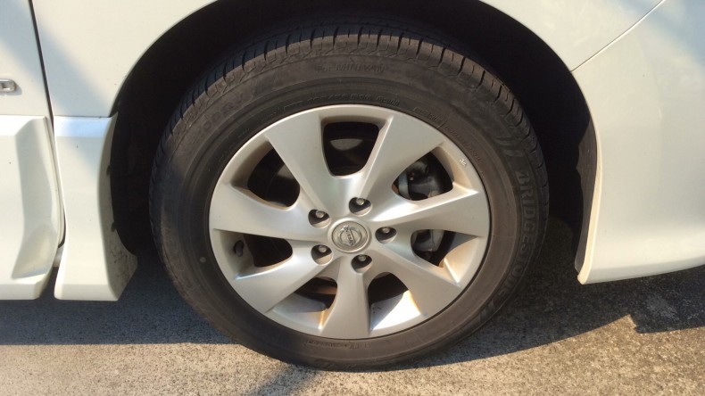 タイヤホイール前