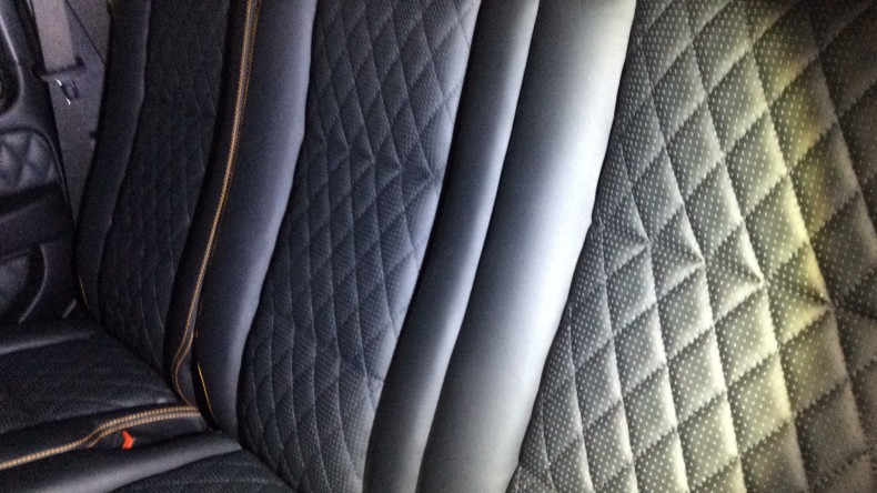 内装後方シート