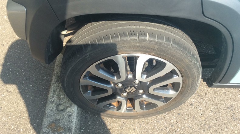 タイヤホイール前