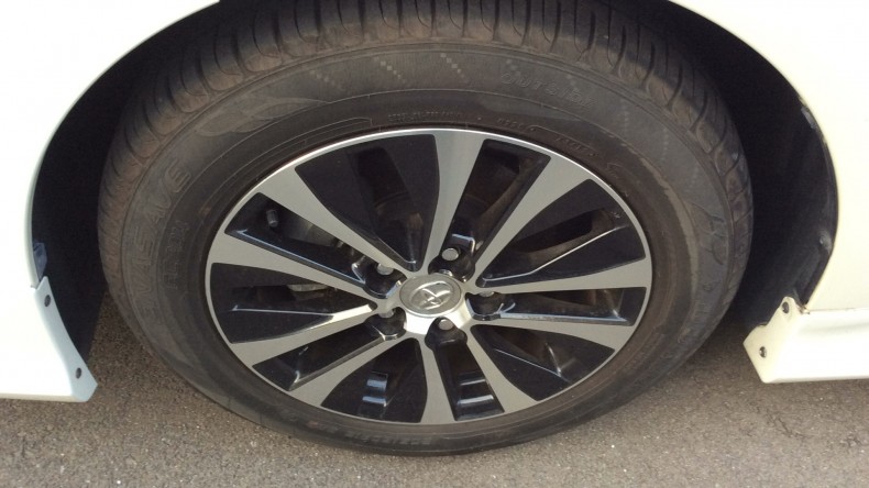 タイヤホイール前