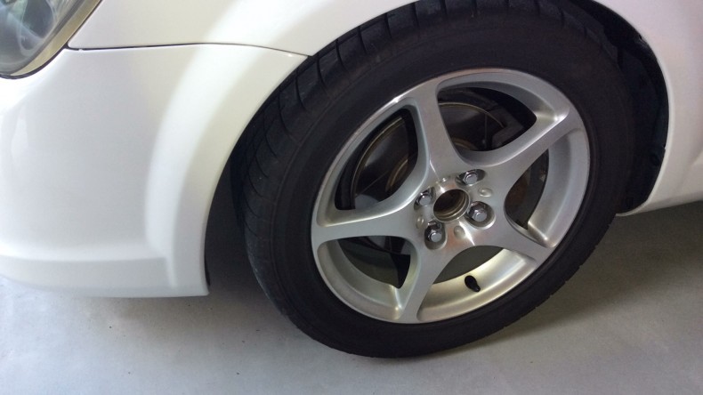 タイヤホイール前