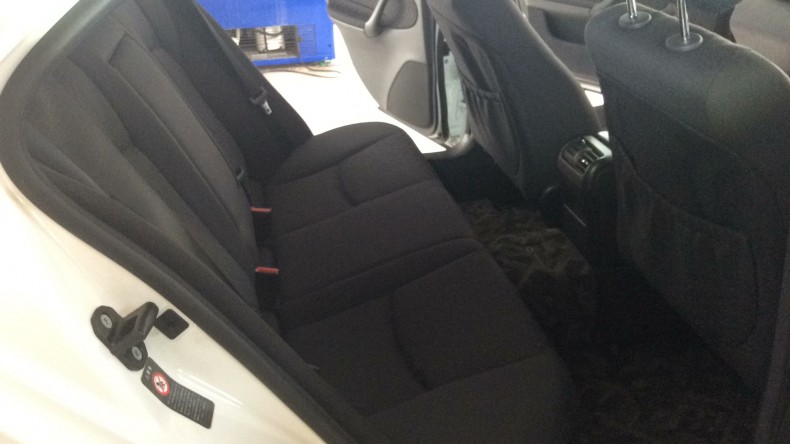 内装後方シート