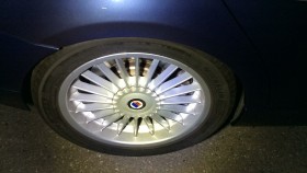 タイヤホイール前