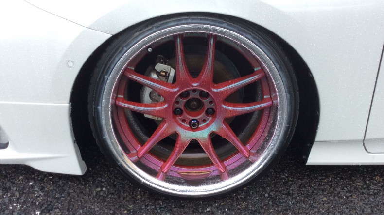 タイヤホイール前