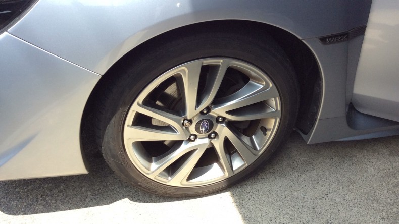 タイヤホイール前