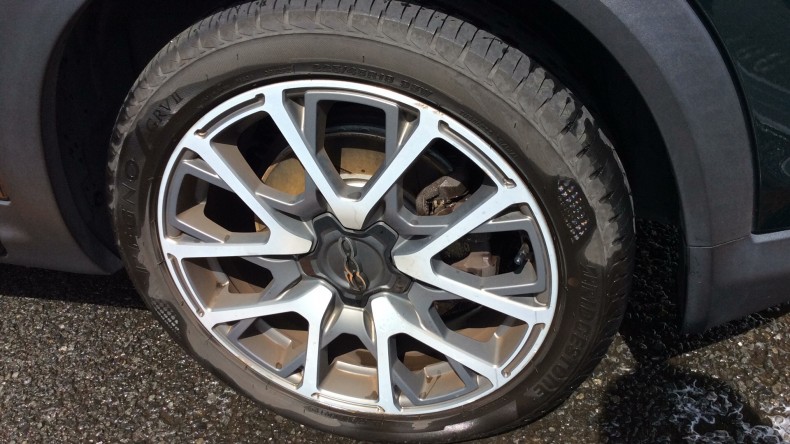 タイヤホイール前