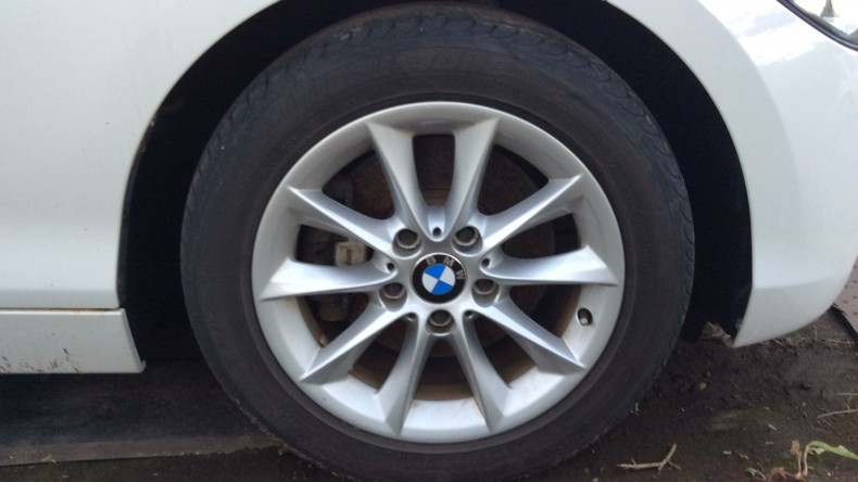 タイヤホイール前