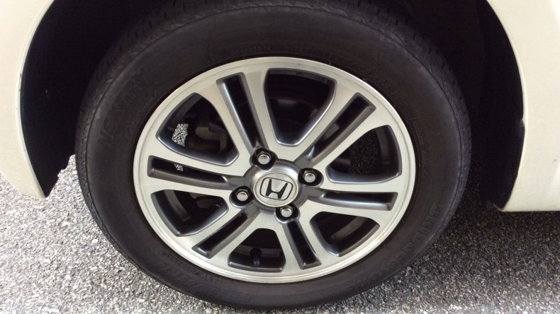 タイヤホイール前