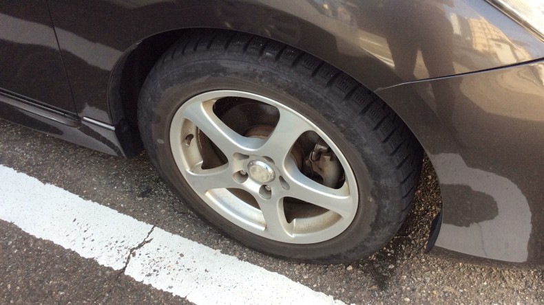 タイヤホイール前