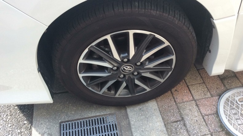 タイヤホイール前