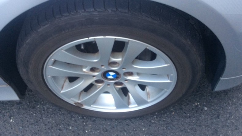 タイヤホイール前