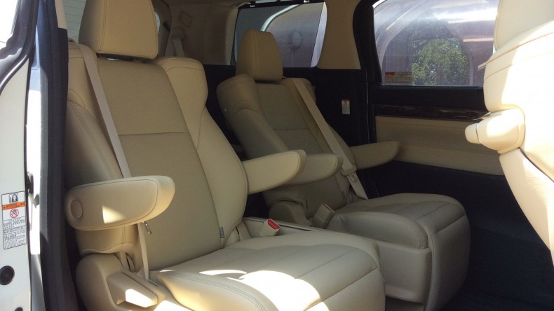 内装後方シート