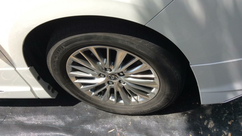 タイヤホイール前