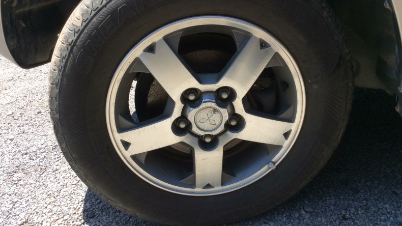 タイヤホイール前