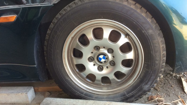 タイヤホイール前