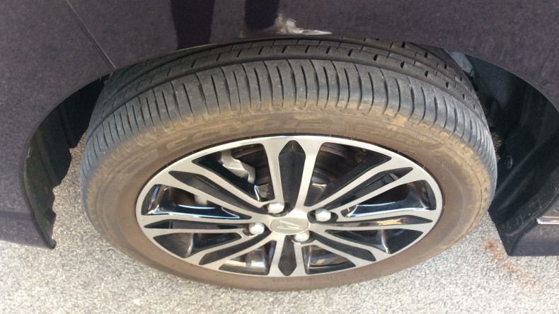 タイヤホイール前