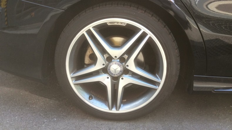 タイヤホイール前