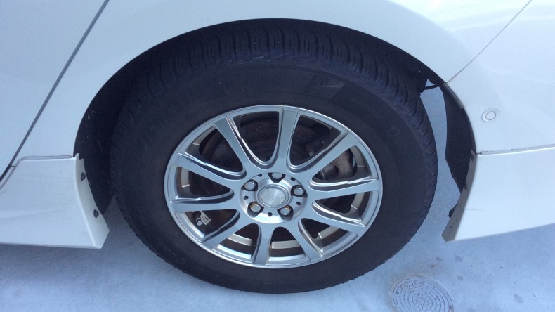 タイヤホイール前