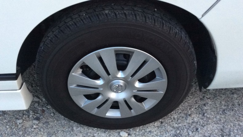 タイヤホイール前